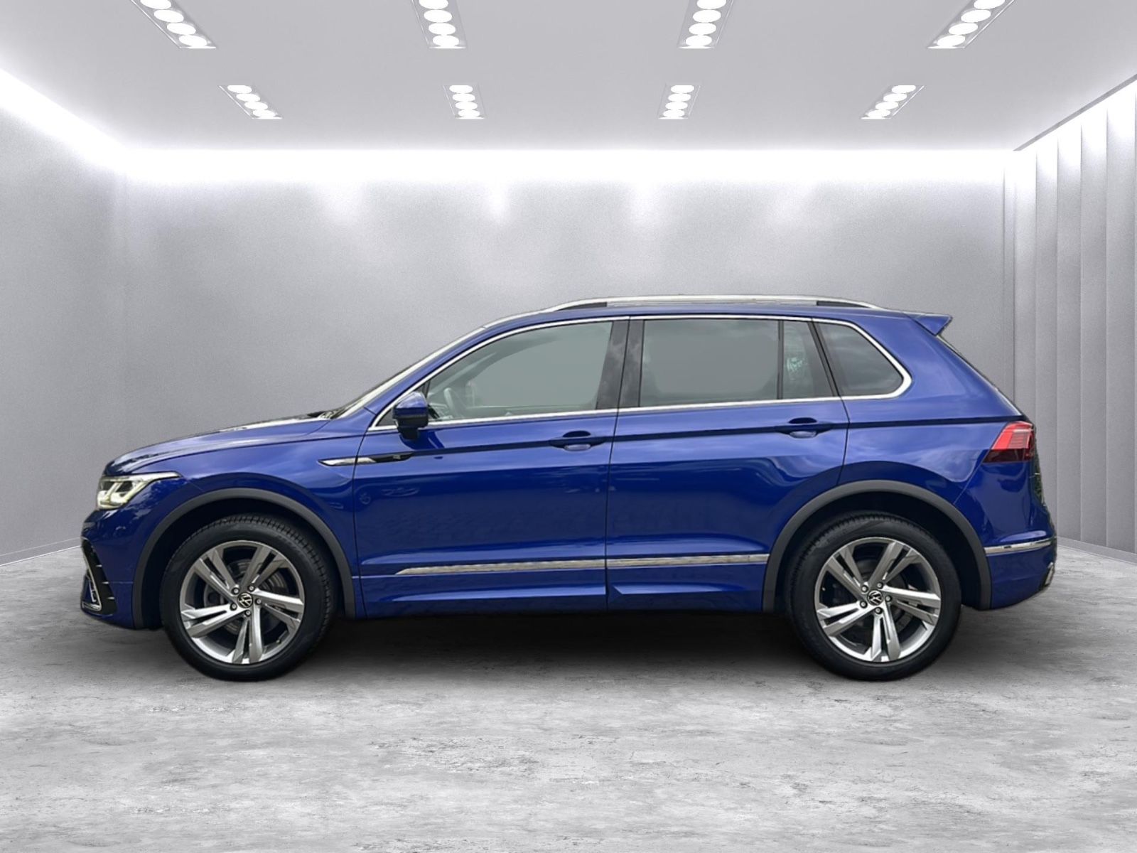 Volkswagen Tiguan 2022 г. Синий, пробег 47850 км