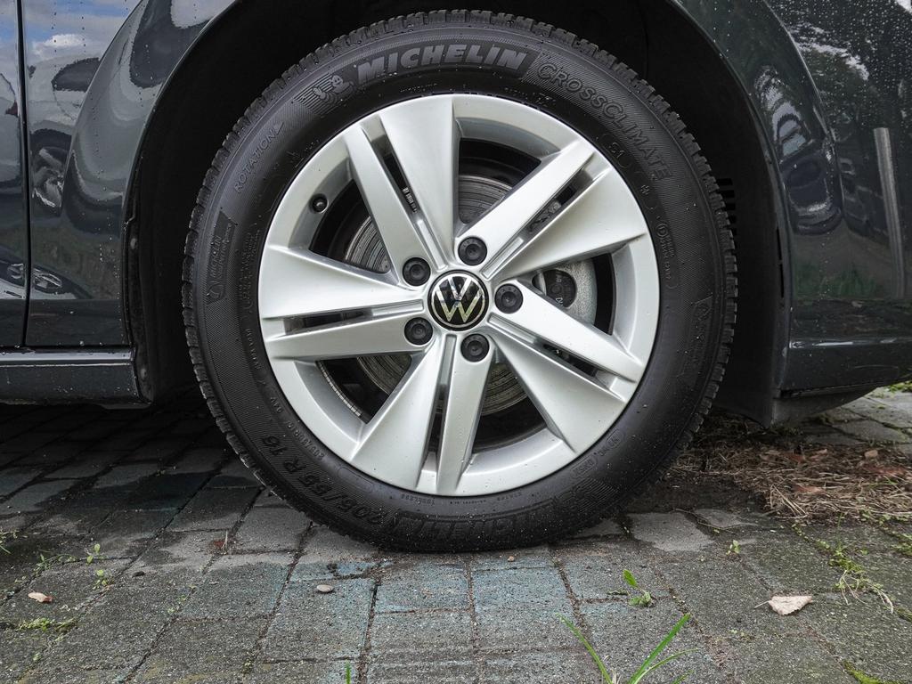Volkswagen Golf 2024 г. Серый, пробег 14689 км