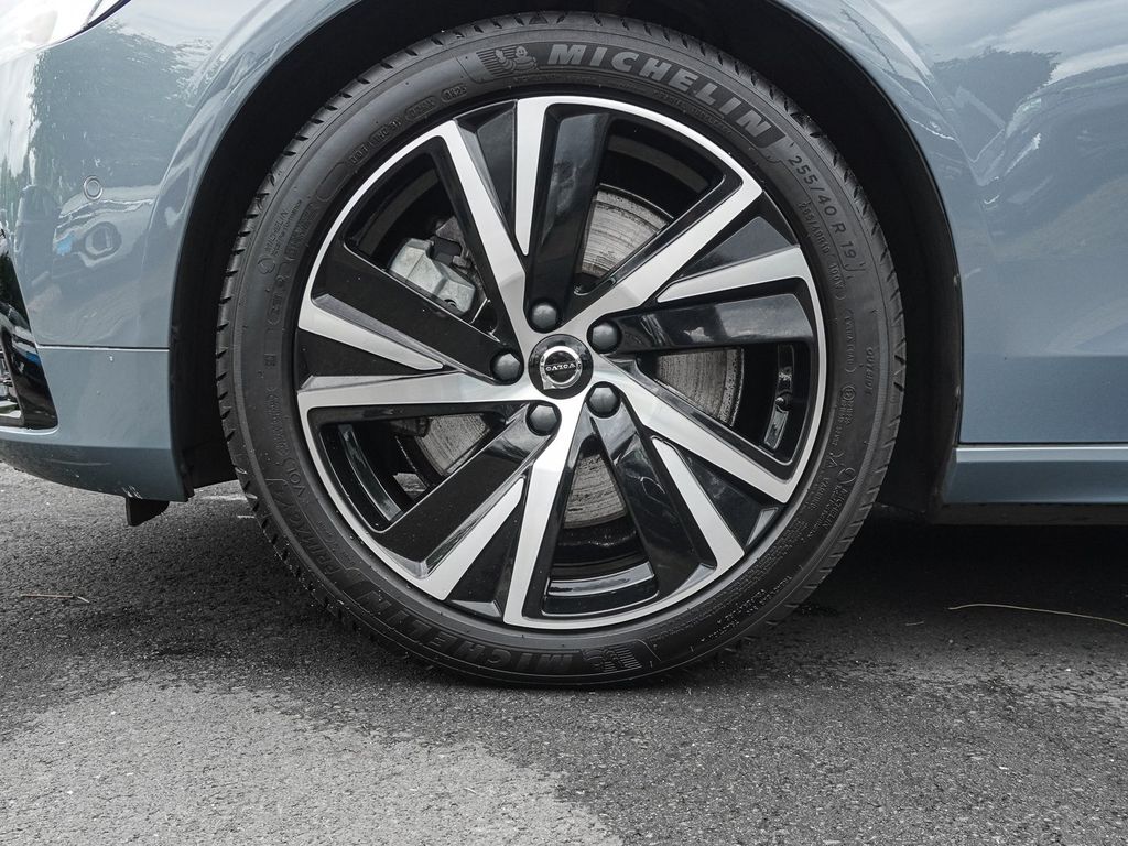 Volvo V90 2023 г. Серый, пробег 41868 км
