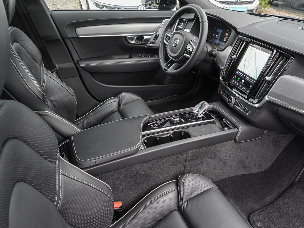 Volvo V90 2023 г. Серый, пробег 41868 км