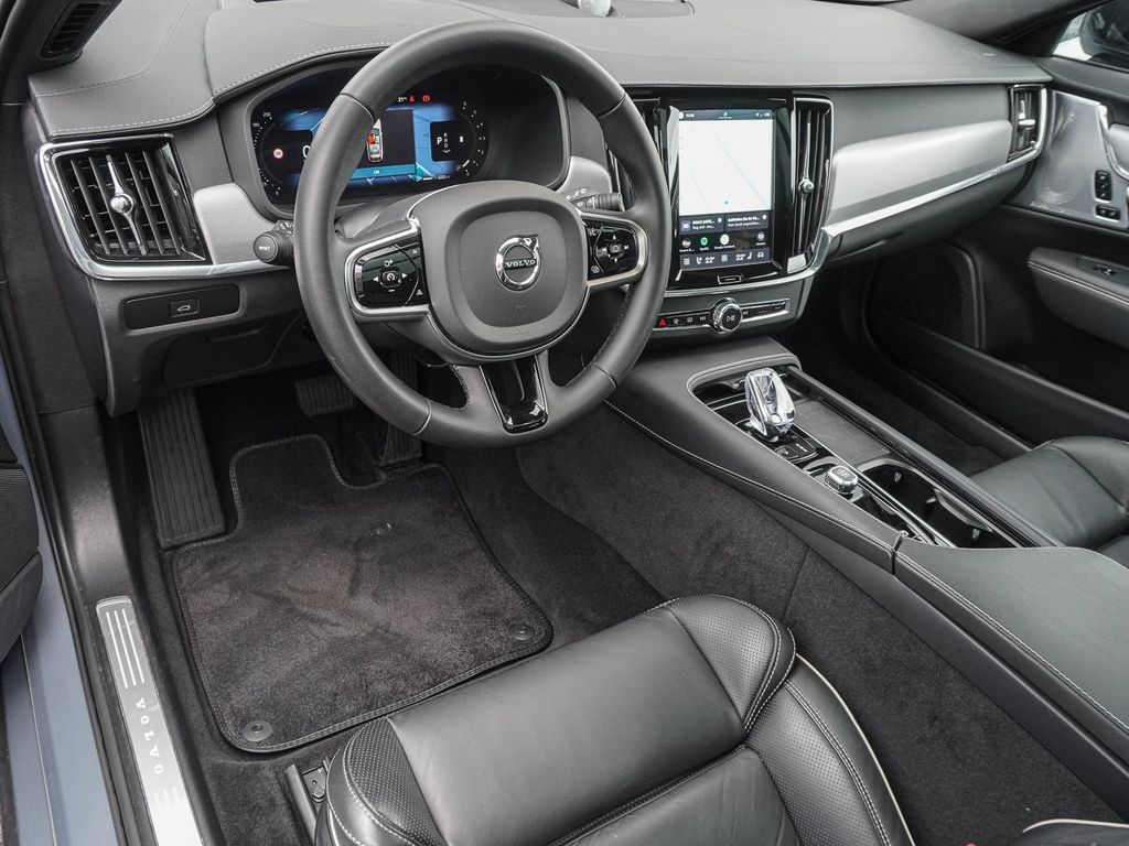 Volvo V90 2023 г. Серый, пробег 41868 км