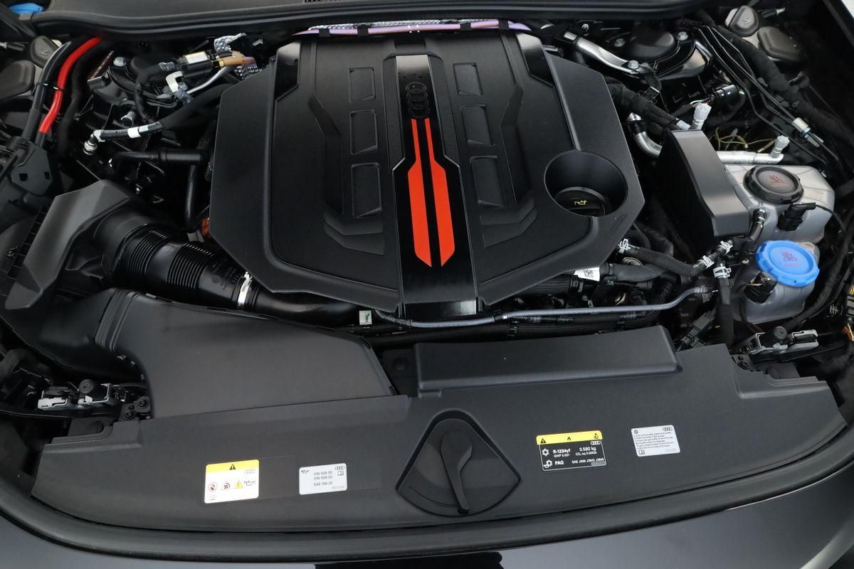 Audi S5 2025 г. Чёрный, пробег 17700 км
