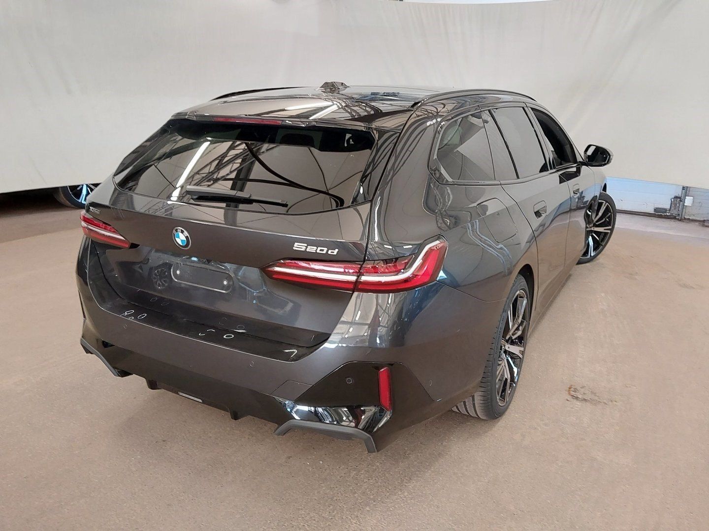 BMW 520 2025 г. Серый, пробег 25530 км