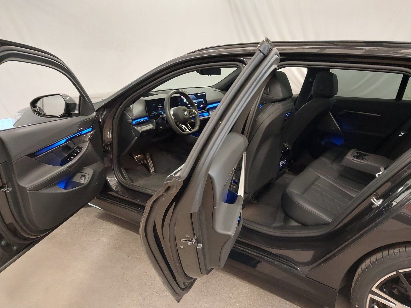 BMW 520 2025 г. Серый, пробег 25530 км