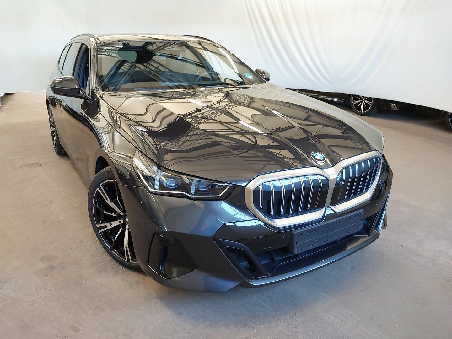 BMW 520 2025 г. Серый, пробег 25530 км