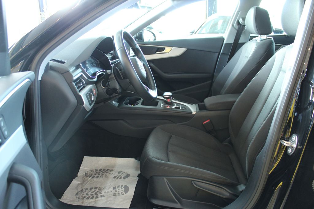 Audi A4 2023 г. Чёрный, пробег 57000 км