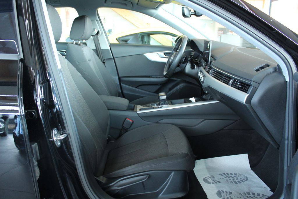Audi A4 2023 г. Чёрный, пробег 57000 км