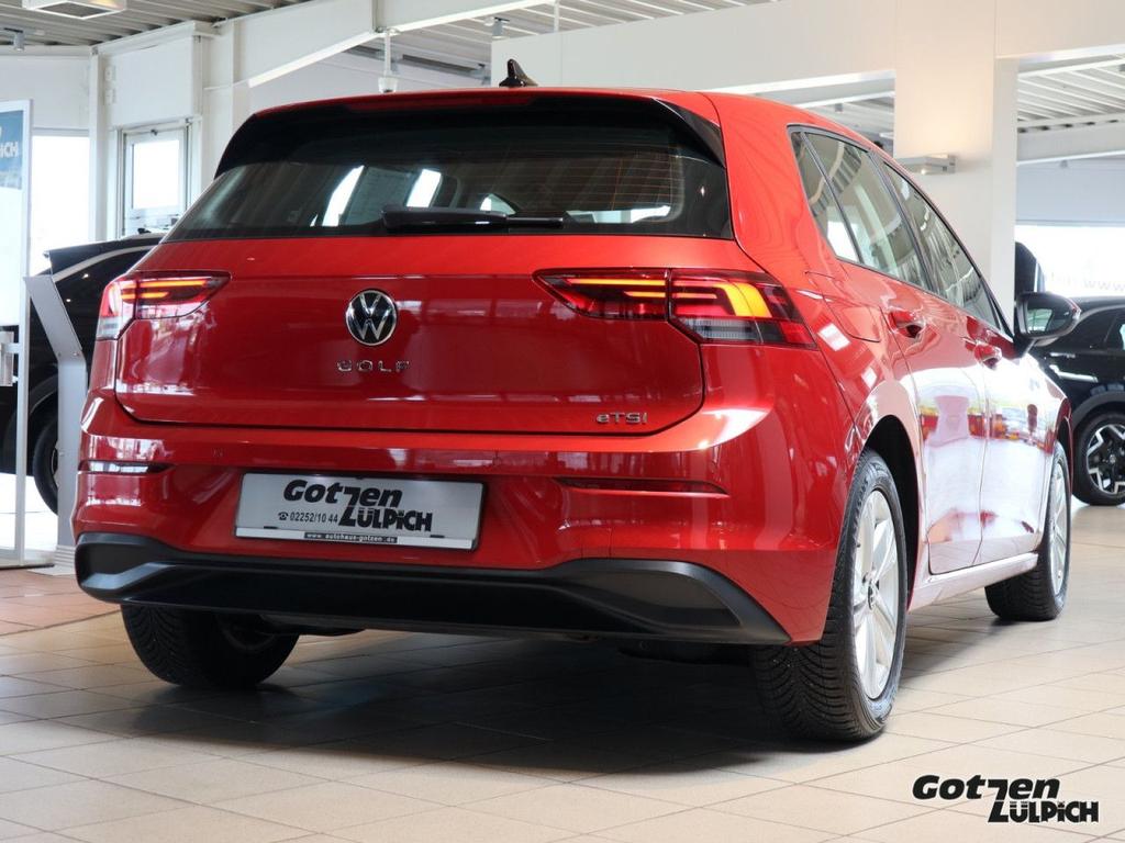 Volkswagen Golf 2023 г. Красный, пробег 40400 км
