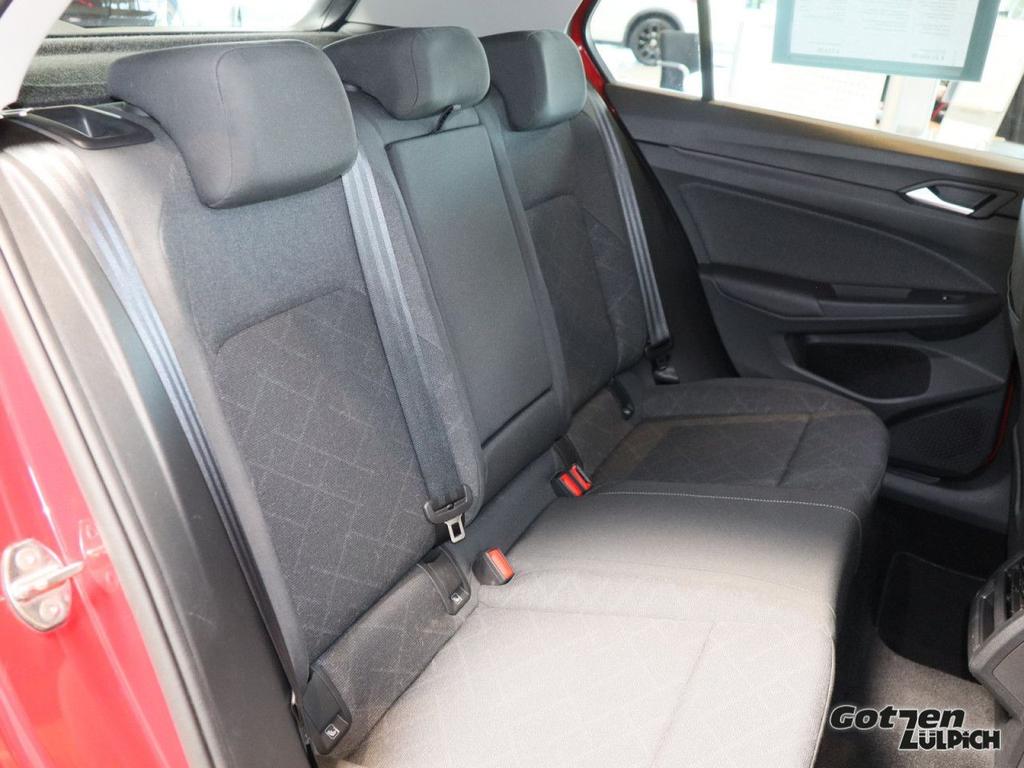 Volkswagen Golf 2023 г. Красный, пробег 40400 км