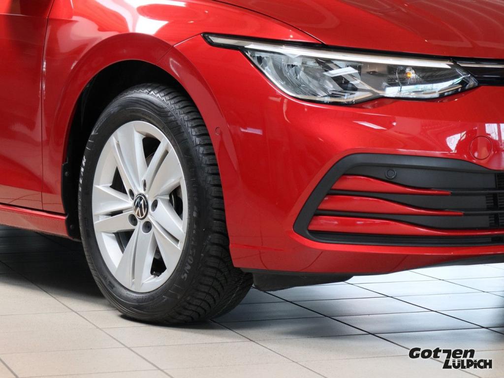 Volkswagen Golf 2023 г. Красный, пробег 40400 км