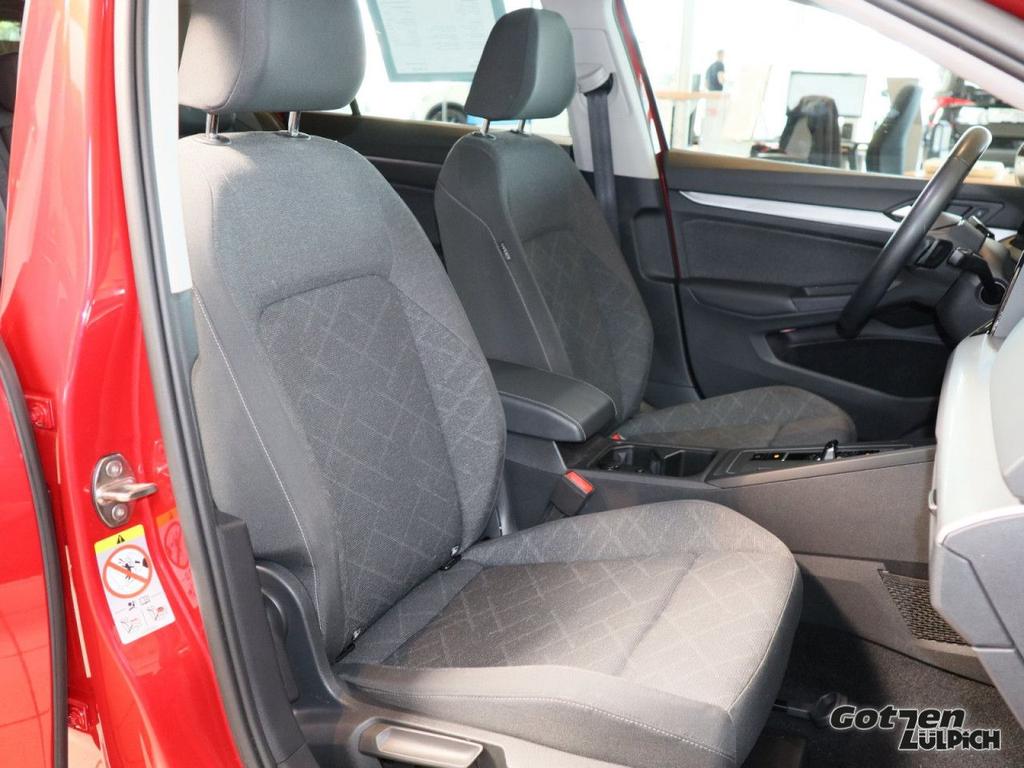 Volkswagen Golf 2023 г. Красный, пробег 40400 км