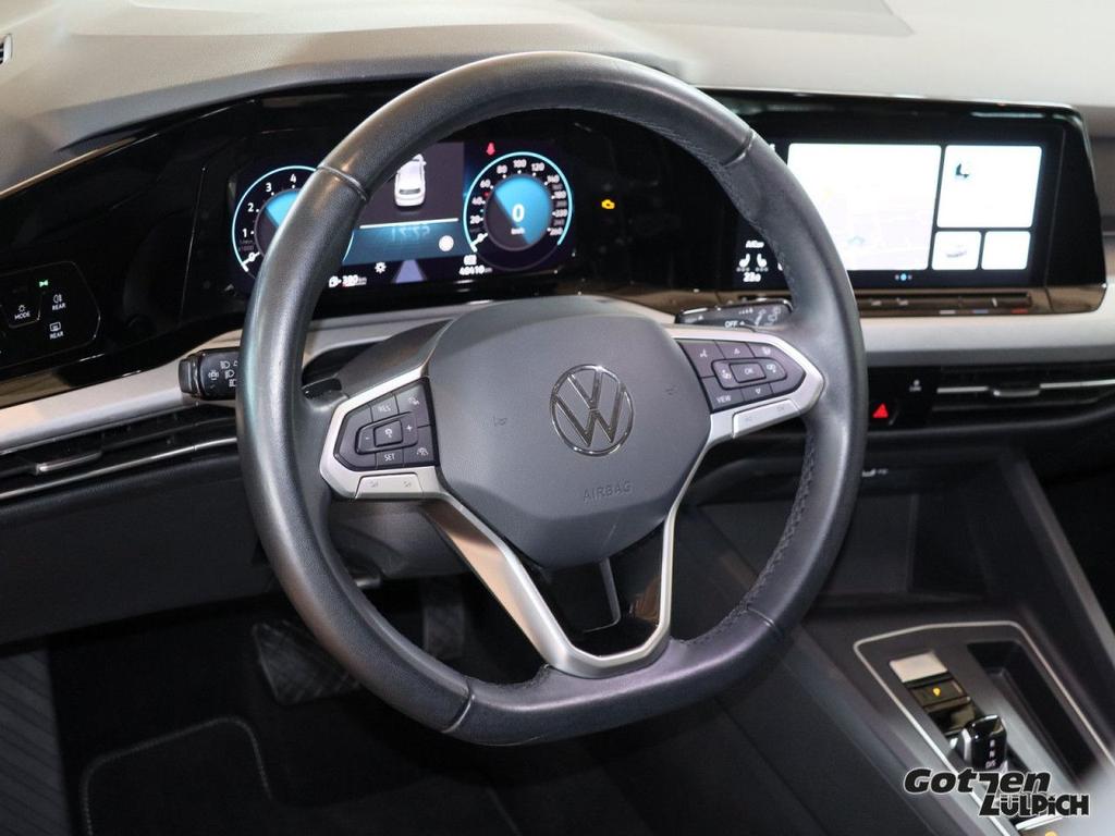 Volkswagen Golf 2023 г. Красный, пробег 40400 км