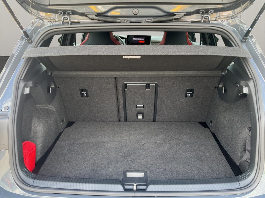 Volkswagen Golf 2025 г. Серый, пробег 16755 км