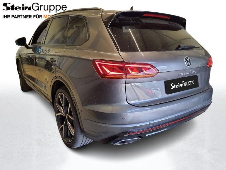 Volkswagen Touareg 2023 г. Серый, пробег 47600 км