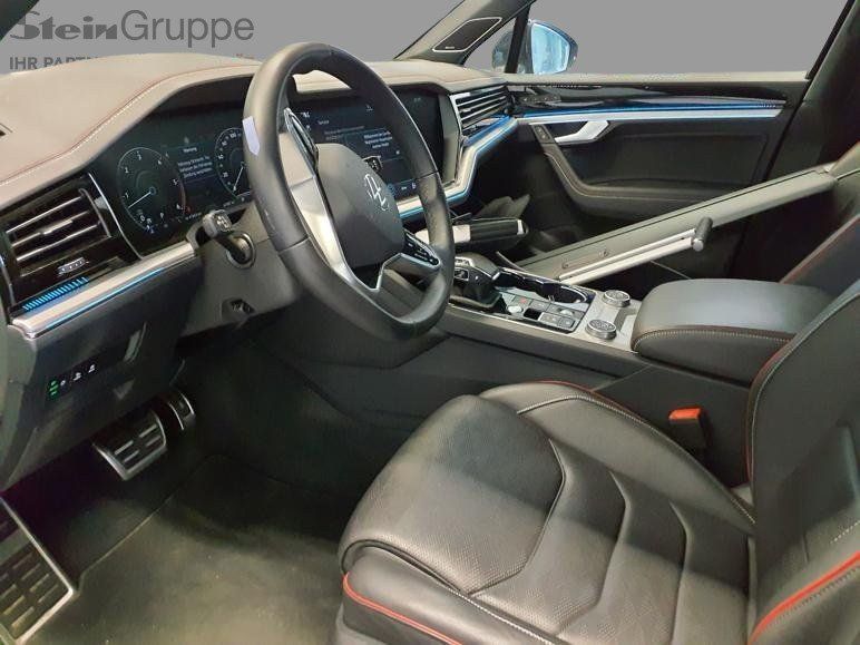 Volkswagen Touareg 2023 г. Серый, пробег 47600 км