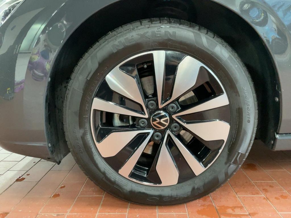 Volkswagen Golf 2023 г. Серый, пробег 31850 км