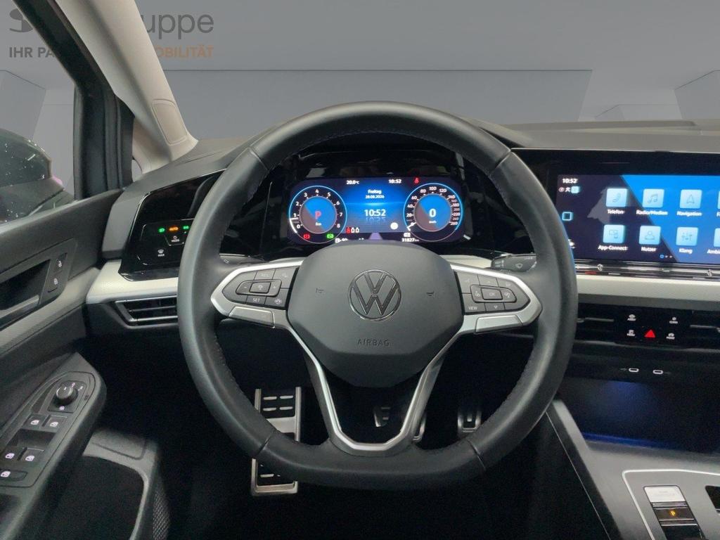 Volkswagen Golf 2023 г. Серый, пробег 31850 км