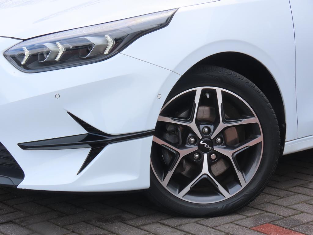 Kia CEE'D SPORTSWAGON 2022 г. Белый, пробег 47866 км