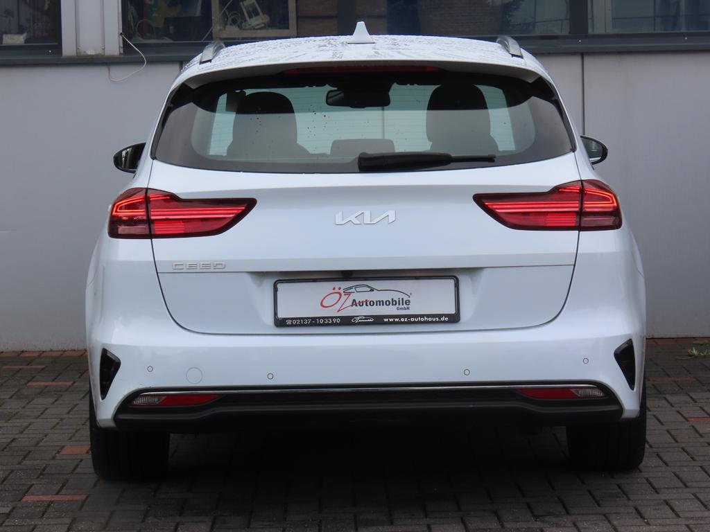 Kia CEE'D SPORTSWAGON 2022 г. Белый, пробег 47866 км