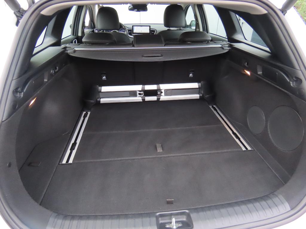 Kia CEE'D SPORTSWAGON 2022 г. Белый, пробег 47866 км