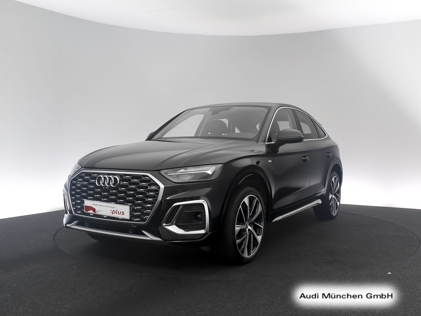 Audi Q5 2023 г. Чёрный, пробег 27915 км