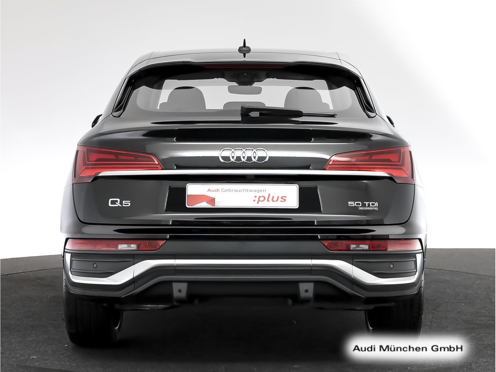 Audi Q5 2023 г. Чёрный, пробег 27915 км