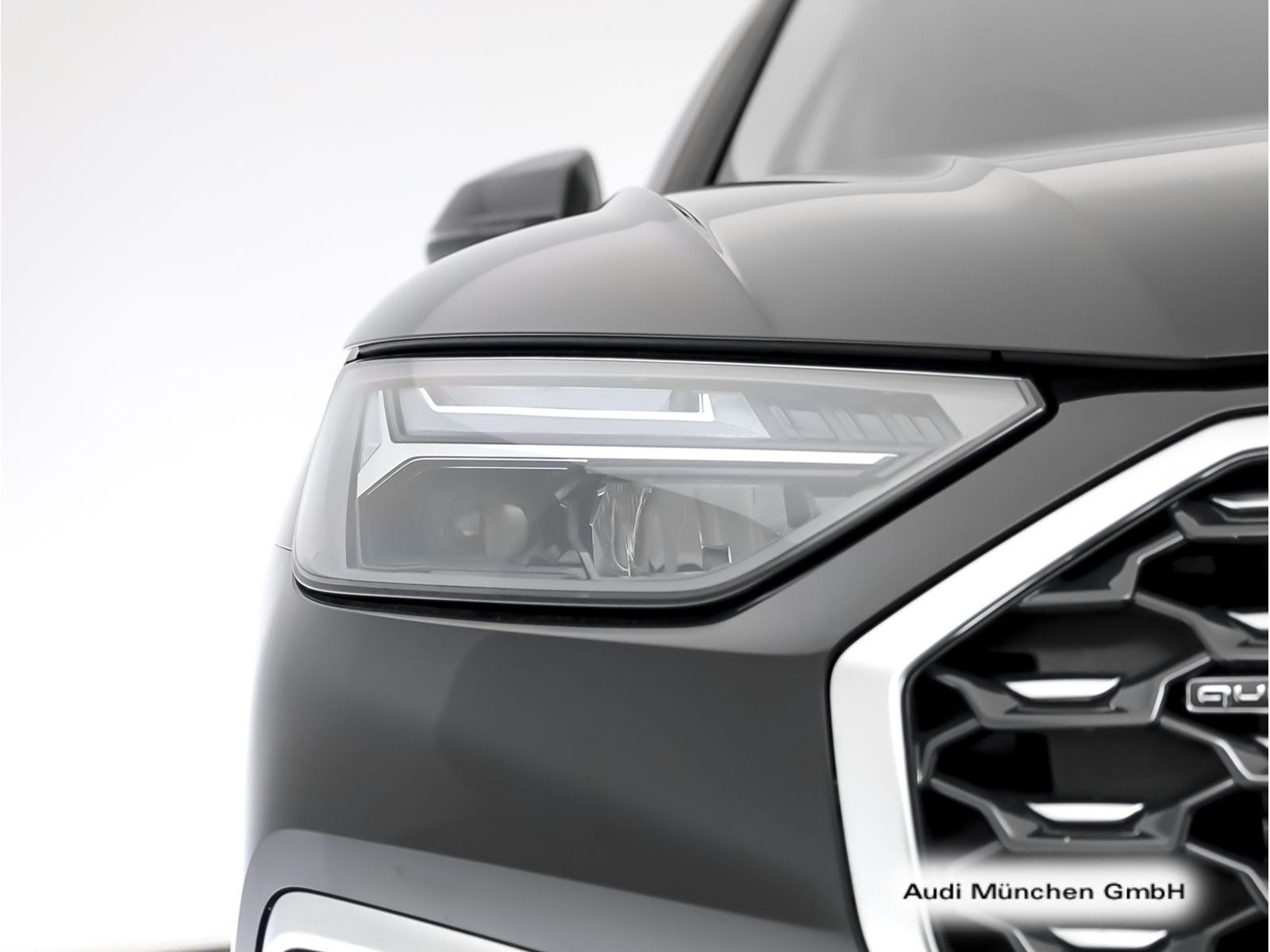 Audi Q5 2023 г. Чёрный, пробег 27915 км