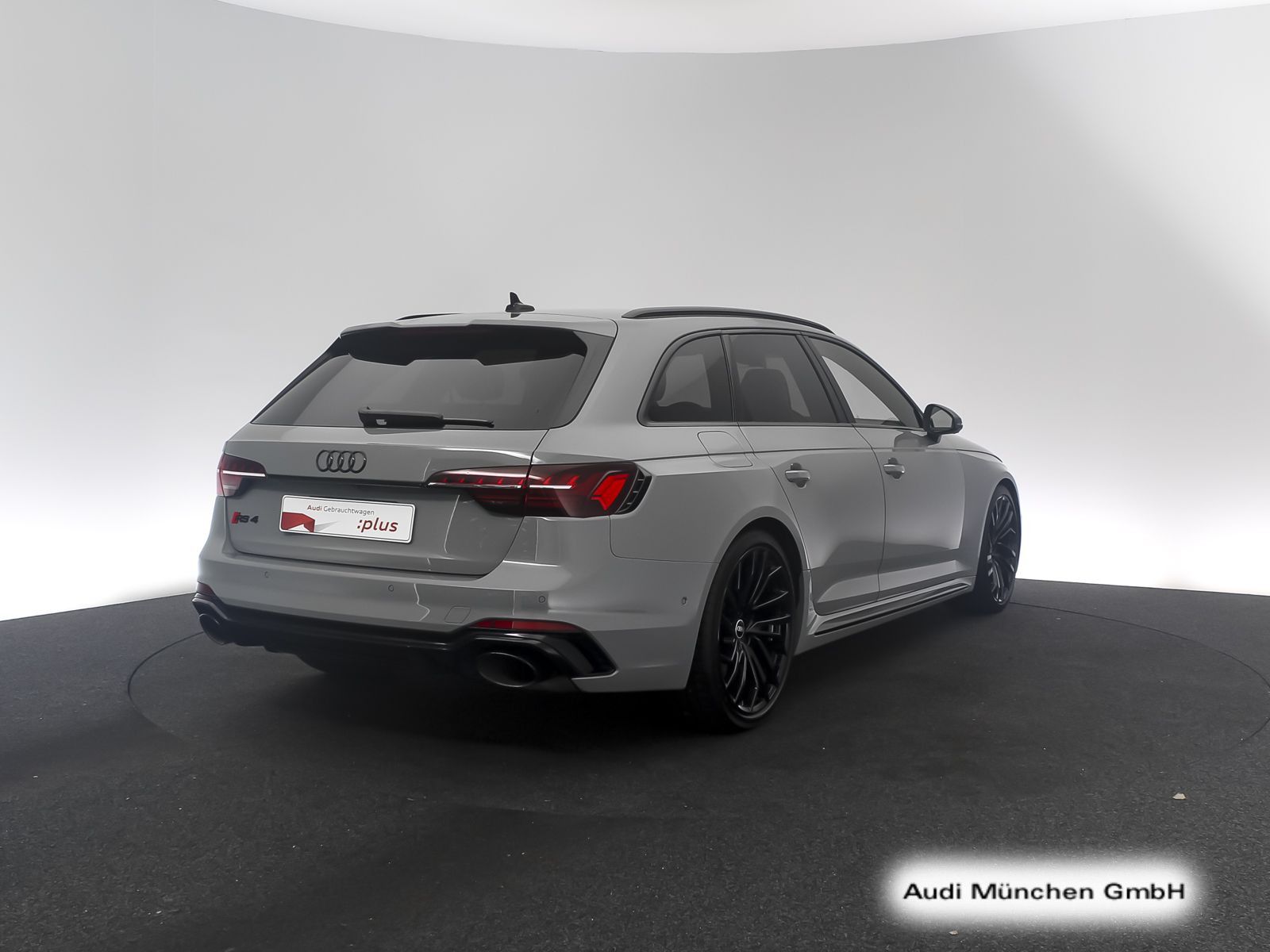 Audi RS4 2023 г. Серый, пробег 55956 км