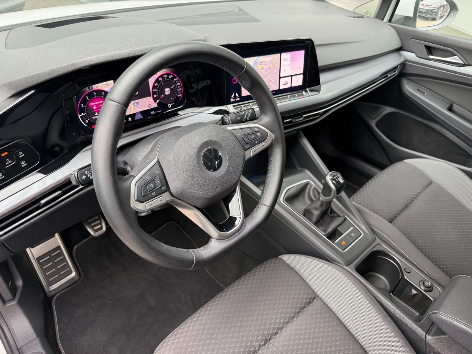 Volkswagen Golf 2023 г. Белый, пробег 60000 км