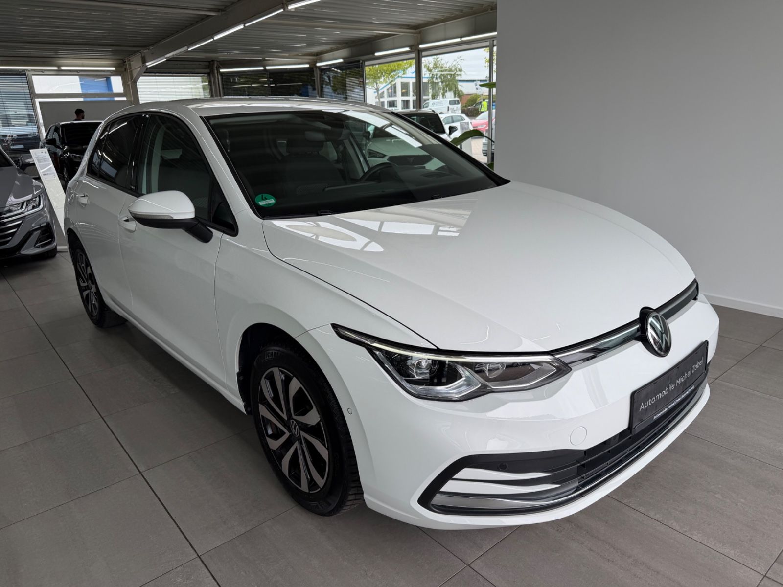 Volkswagen Golf 2023 г. Белый, пробег 60000 км