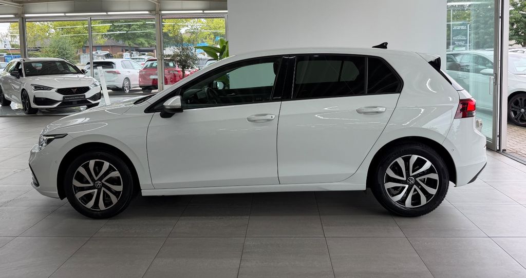Volkswagen Golf 2023 г. Белый, пробег 60000 км