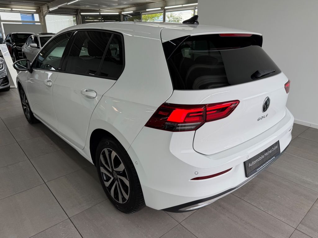 Volkswagen Golf 2023 г. Белый, пробег 60000 км