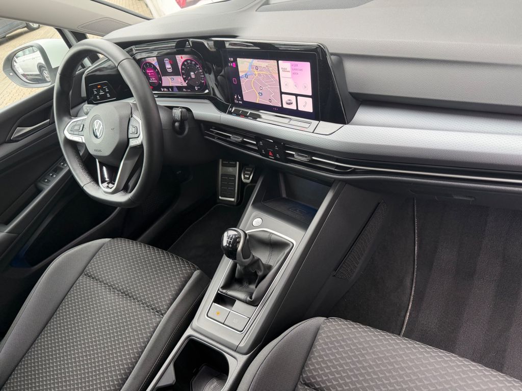 Volkswagen Golf 2023 г. Белый, пробег 60000 км