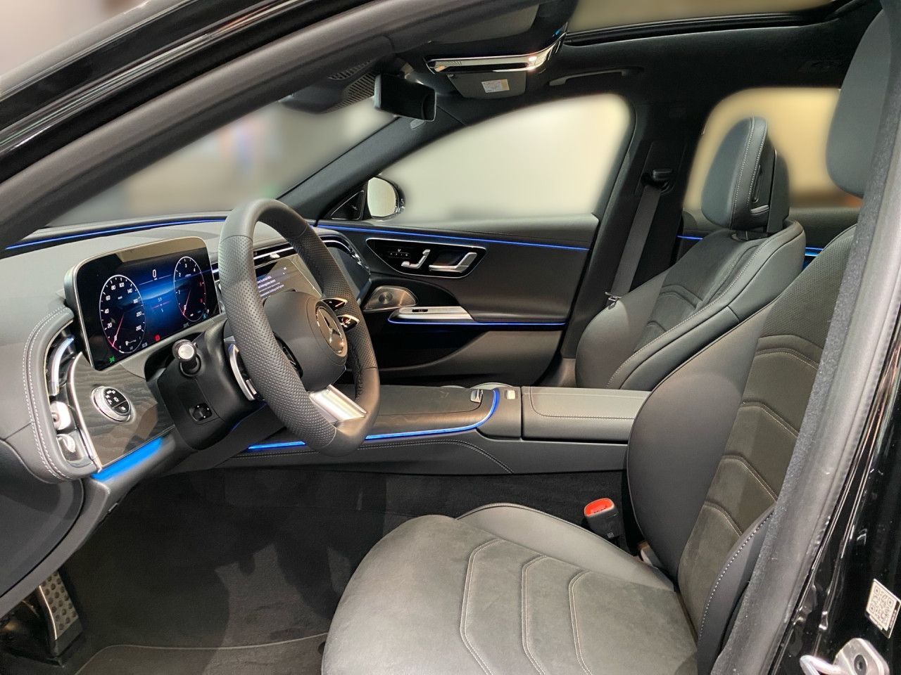 Mercedes-Benz E 220 2026 г. Чёрный, пробег 11208 км