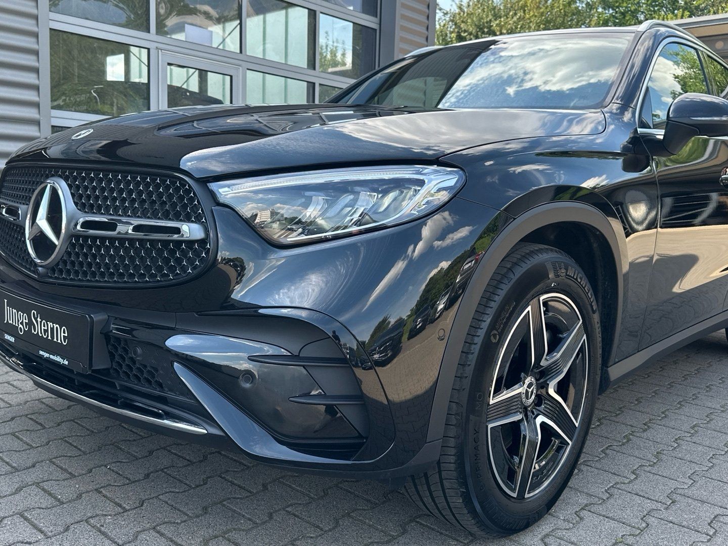 Mercedes-Benz GLC 200 2025 г. Чёрный, пробег 17846 км