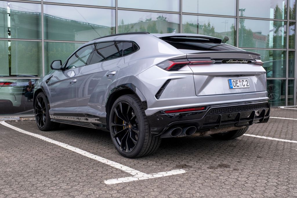 Lamborghini Urus 2023 г. Серебристый, пробег 53000 км