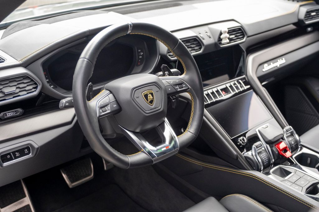 Lamborghini Urus 2023 г. Серебристый, пробег 53000 км