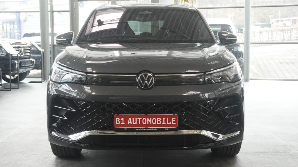Volkswagen Tiguan 2024 г. Серый, пробег 25000 км