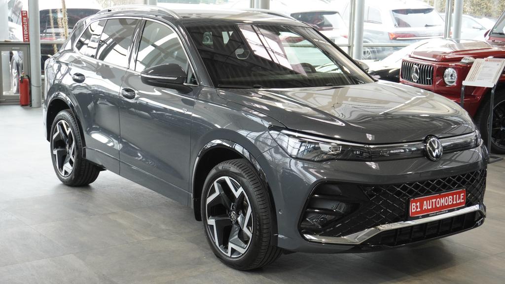 Volkswagen Tiguan 2024 г. Серый, пробег 25000 км