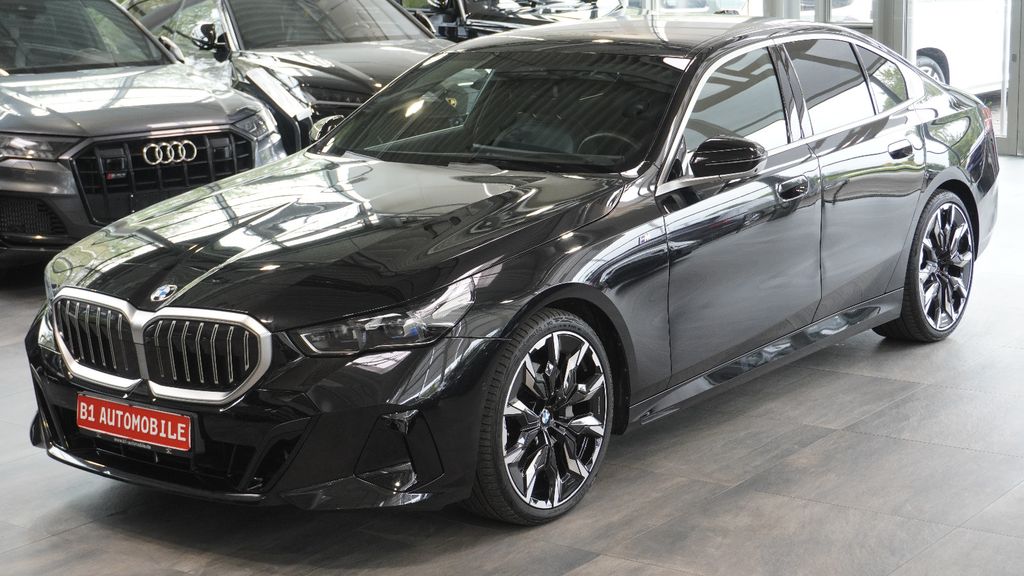 BMW 540 2025 г. Чёрный, пробег 42700 км