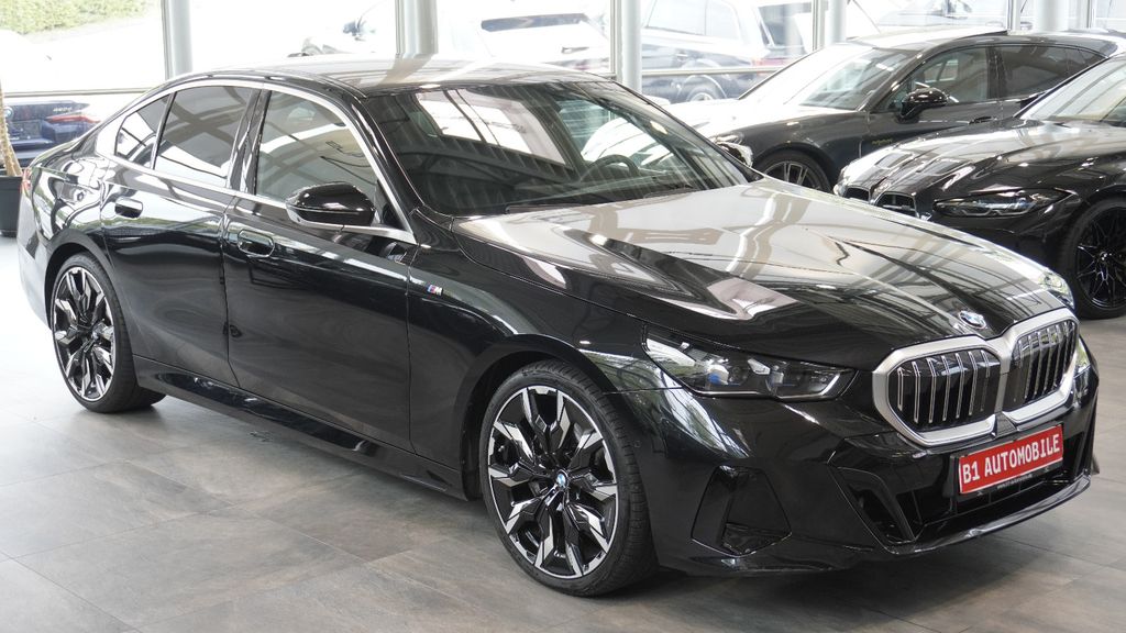BMW 540 2025 г. Чёрный, пробег 42700 км