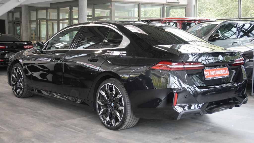 BMW 540 2025 г. Чёрный, пробег 42700 км