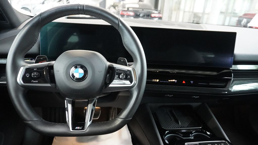 BMW 540 2025 г. Чёрный, пробег 42700 км