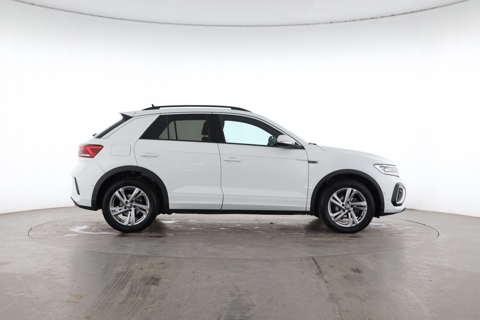 Volkswagen T-Roc 2024 г. Белый, пробег 16799 км