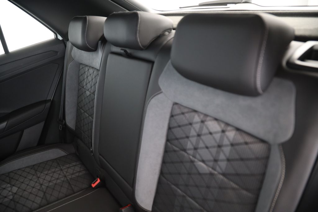 Volkswagen T-Roc 2024 г. Белый, пробег 16799 км