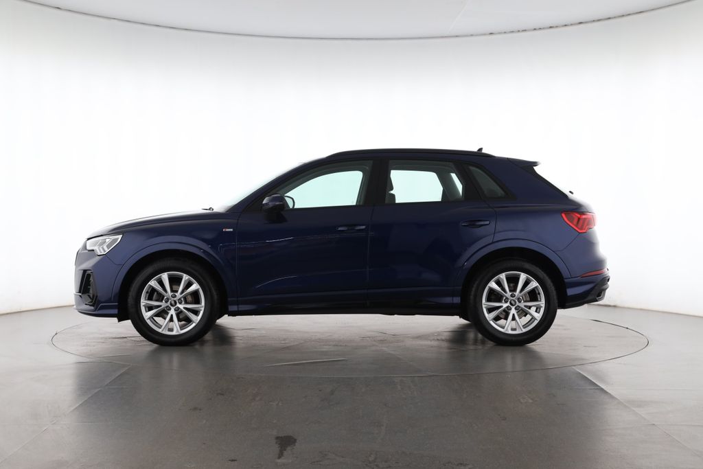 Audi Q3 2023 г. Синий, пробег 45218 км