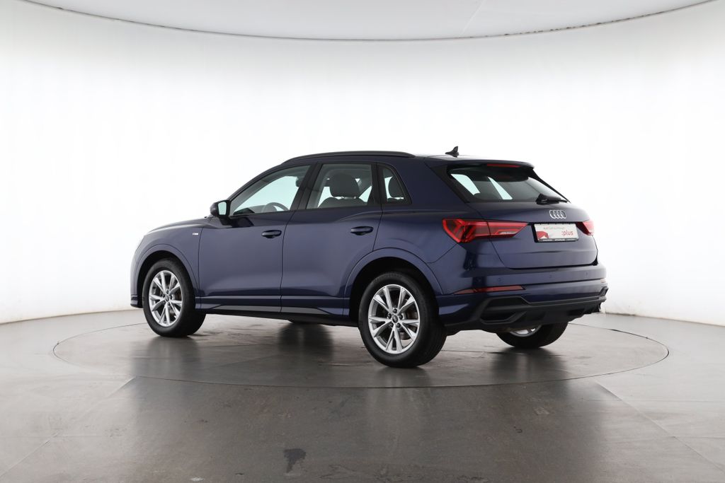 Audi Q3 2023 г. Синий, пробег 45218 км