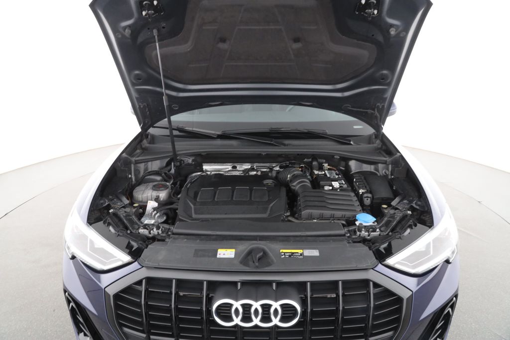 Audi Q3 2023 г. Синий, пробег 45218 км