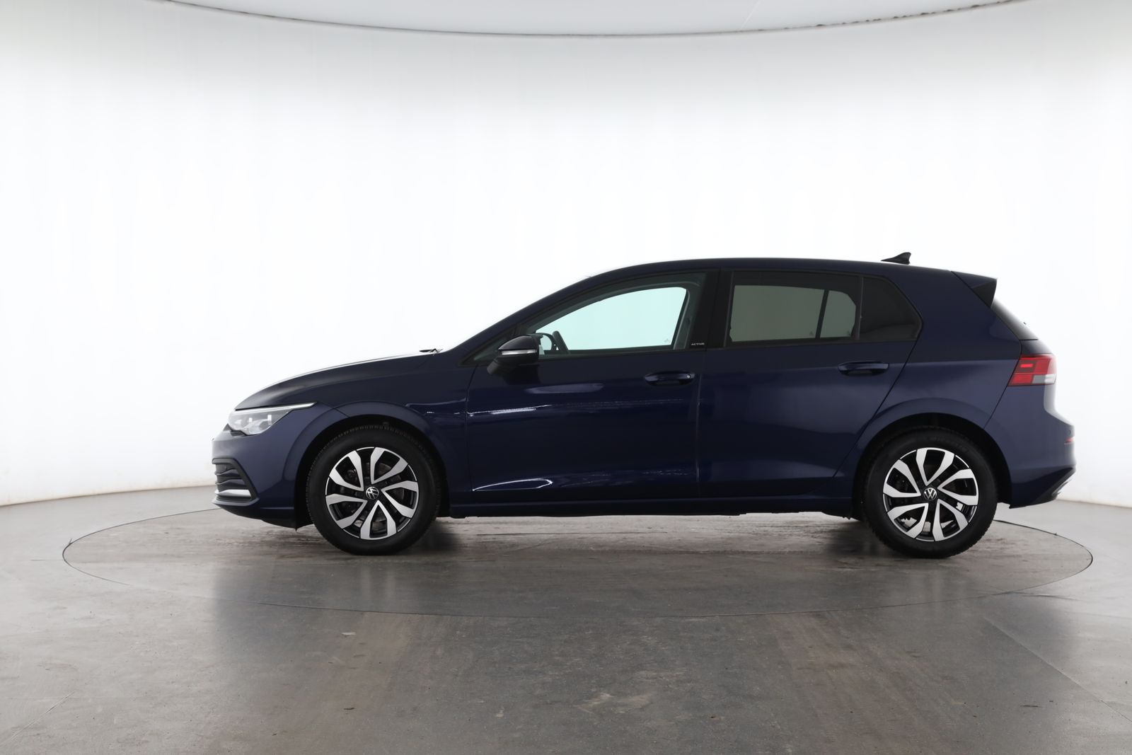 Volkswagen Golf 2023 г. Синий, пробег 29052 км