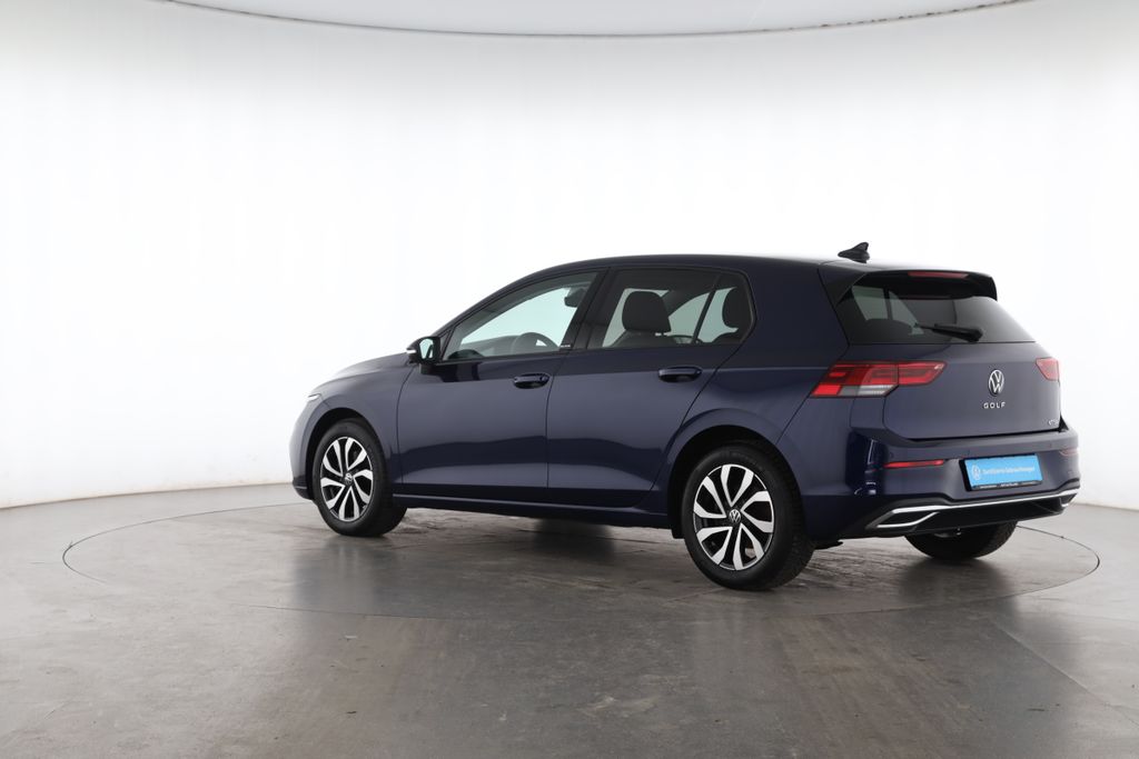 Volkswagen Golf 2023 г. Синий, пробег 29052 км